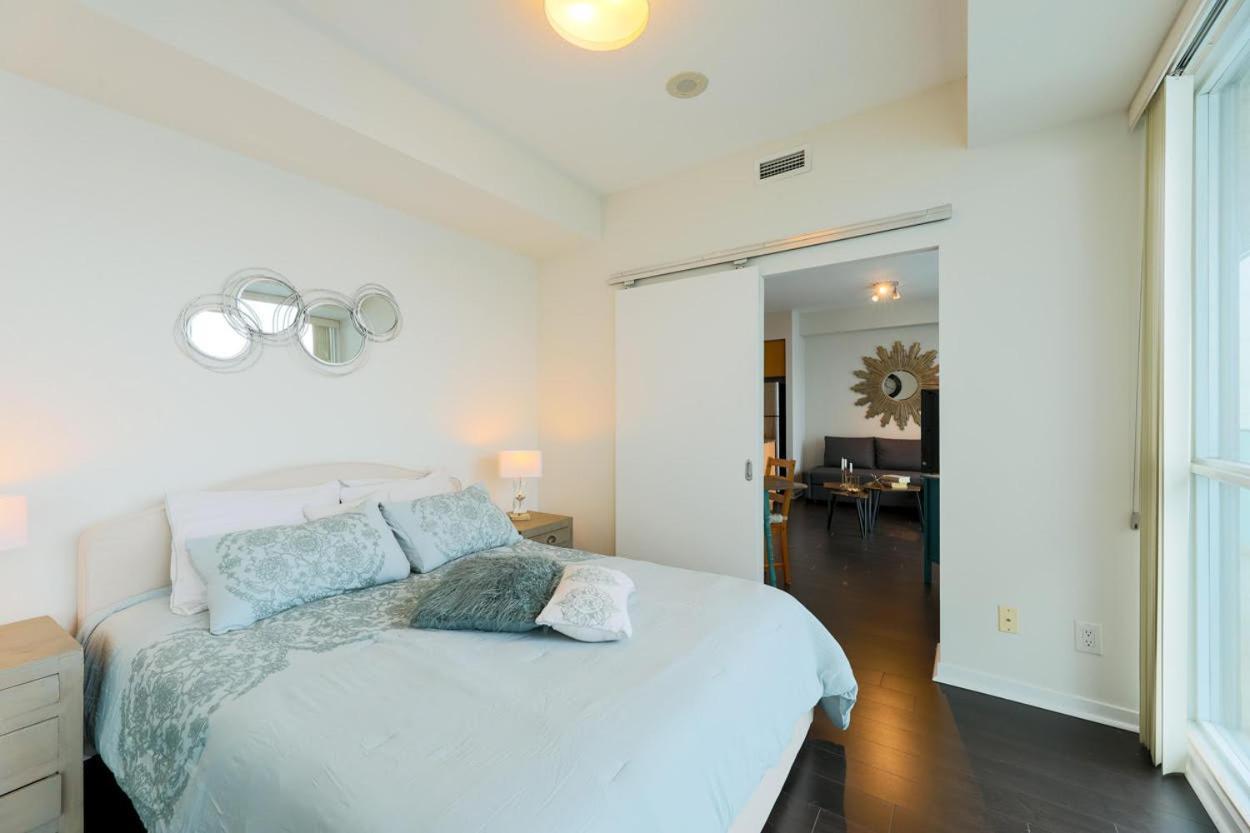 Skyline Elegance Condo 토론토 외부 사진